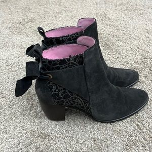 Sundance Black Women’s Boot with bow tie